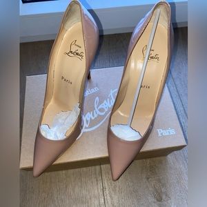 Christian Louboutin Kate 100 Pumps
Neutrals
Pointed-Toes
Stiletto Heels